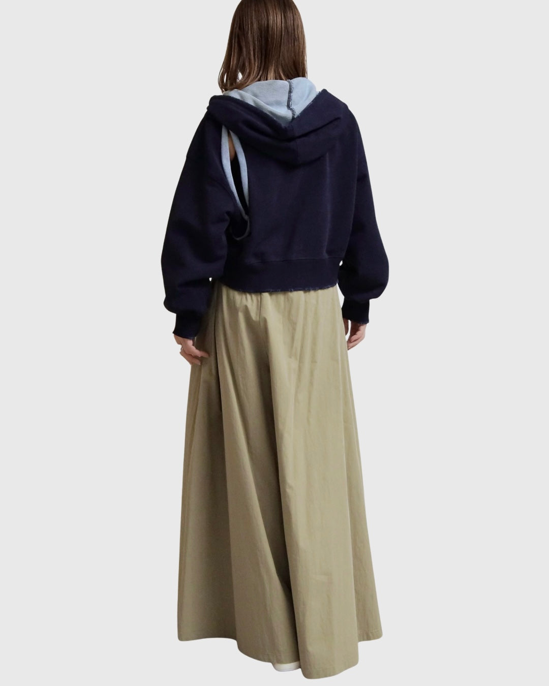 バックオープンデザインフーディ