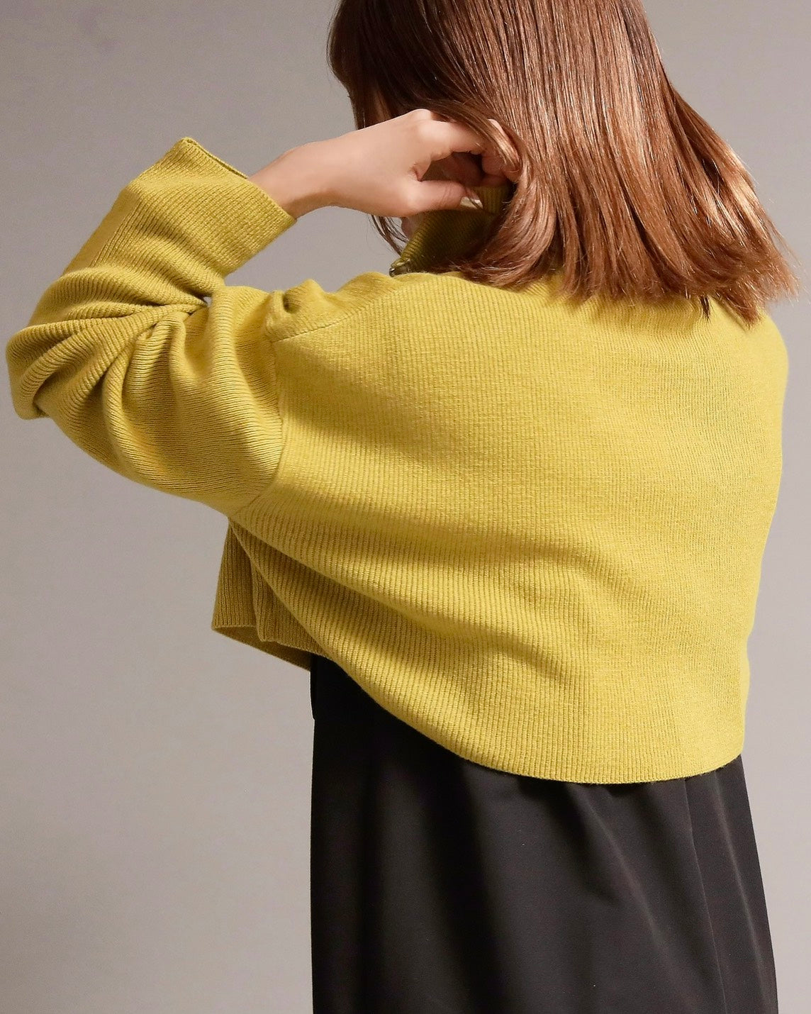 ジップアップショート丈ニット