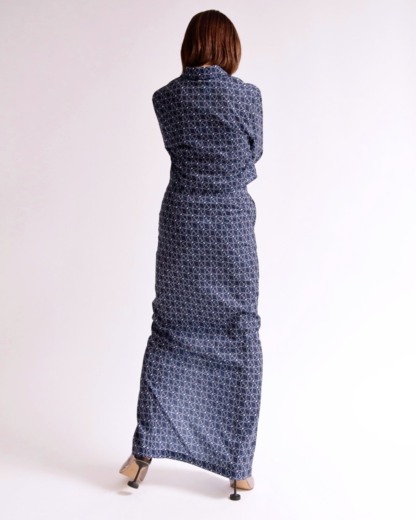 QUINN スターライン プリントクロップドシャツ