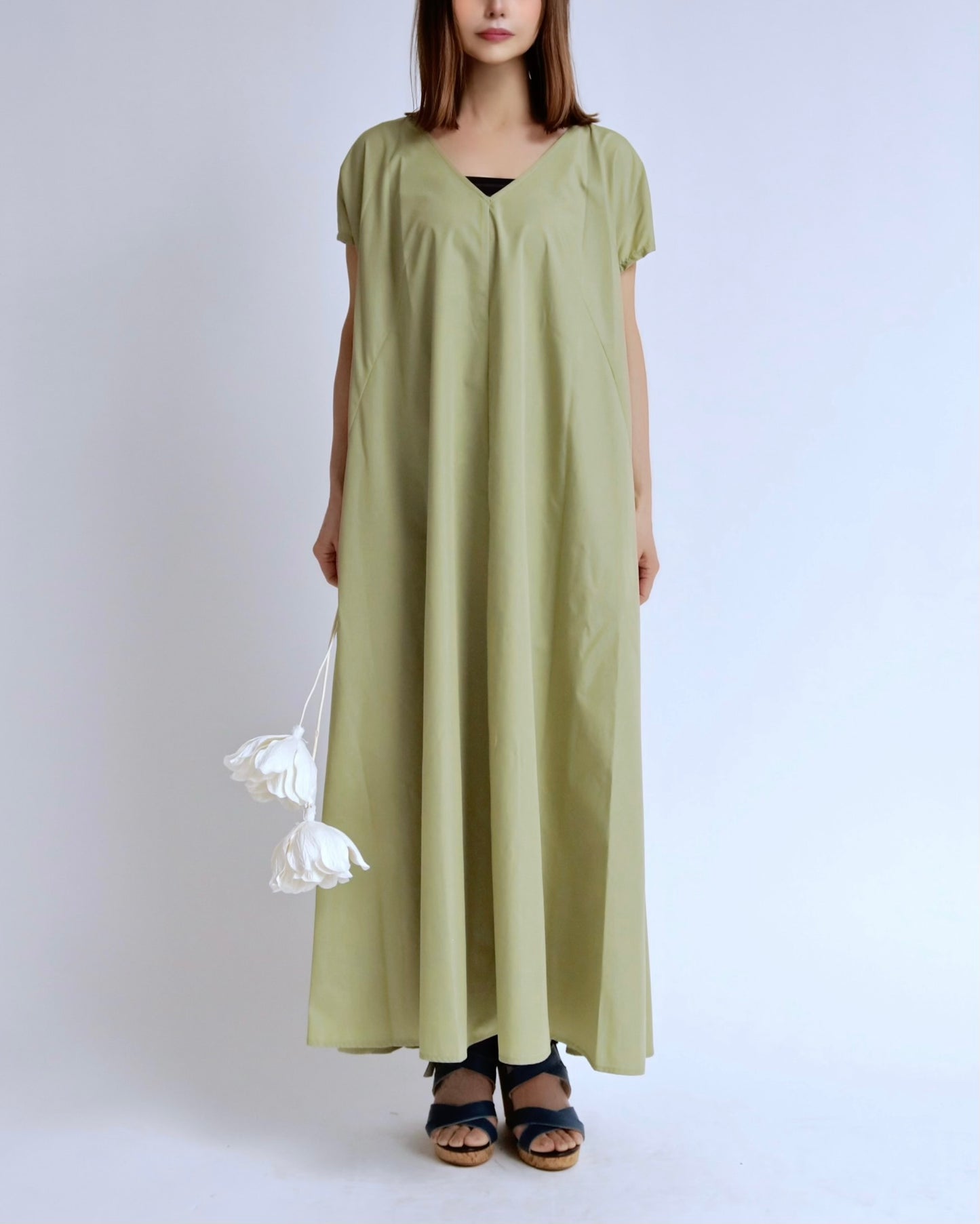 Vネックベルトワンピース