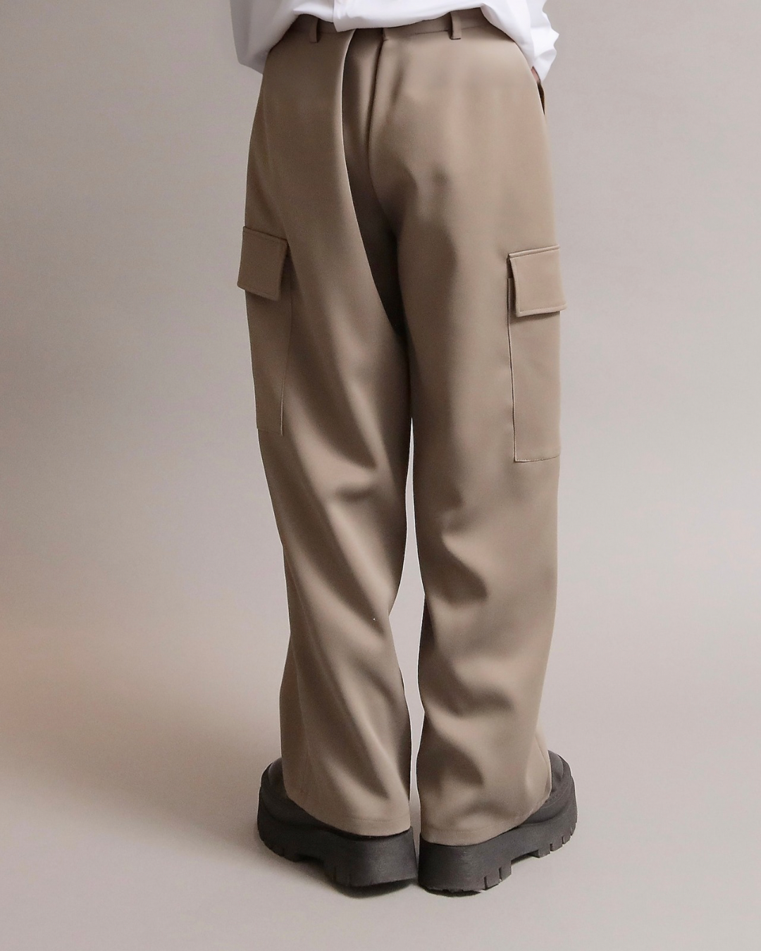 タックワイド・ユーティリティカーゴパンツ