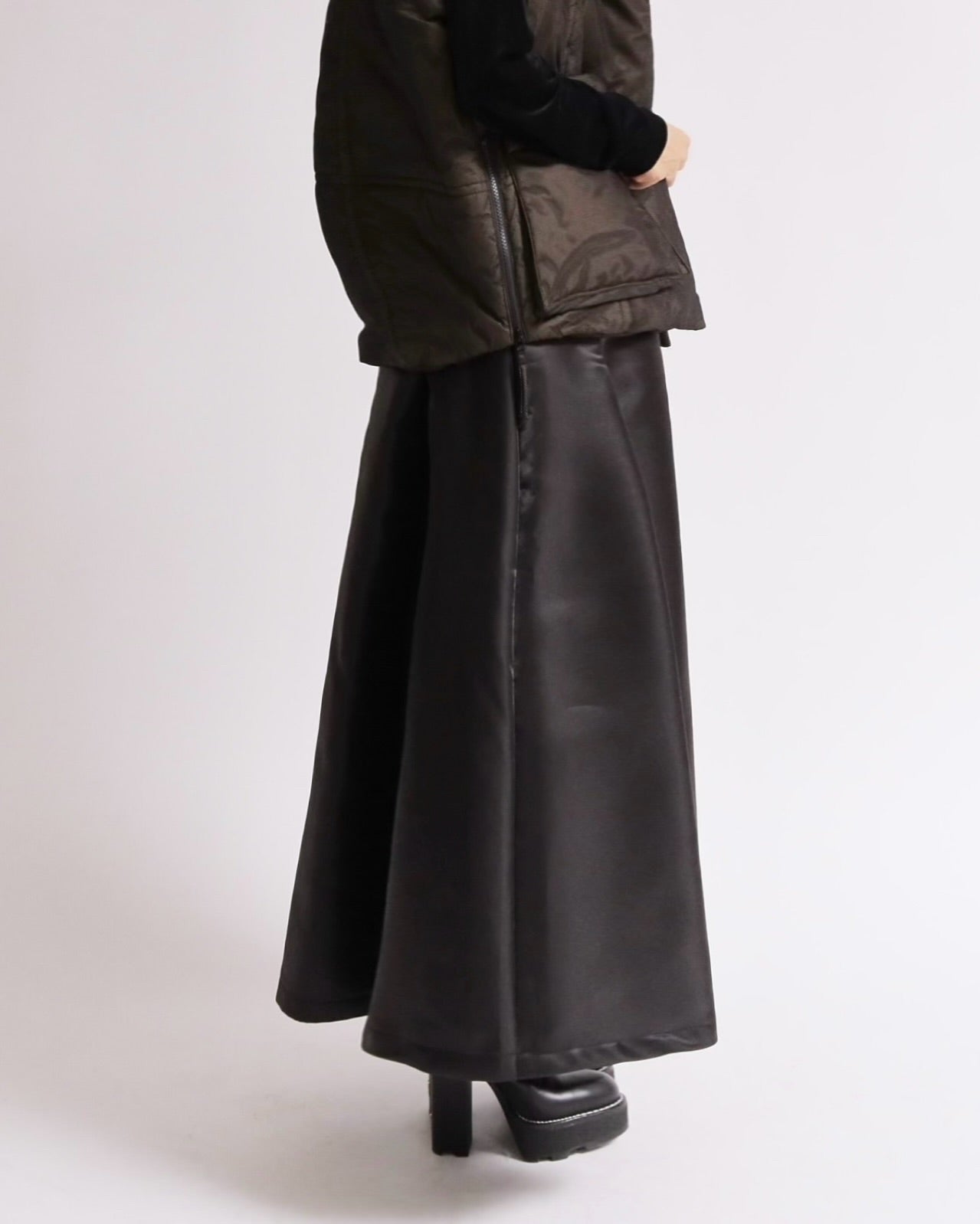 ヴィーガンレザー フレアロングスカート