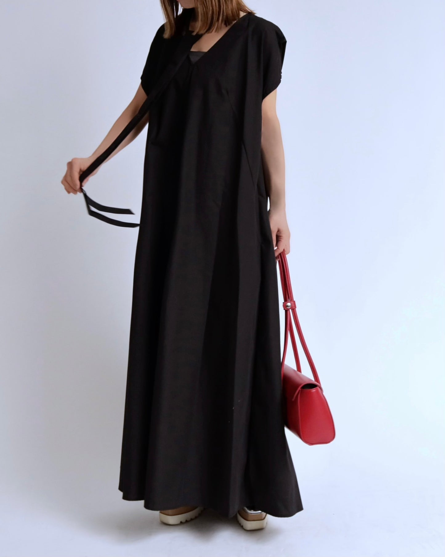 Vネックベルトワンピース