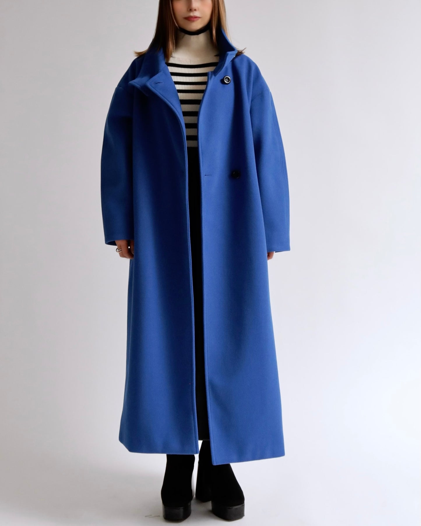 ディープブルー・ロングコート