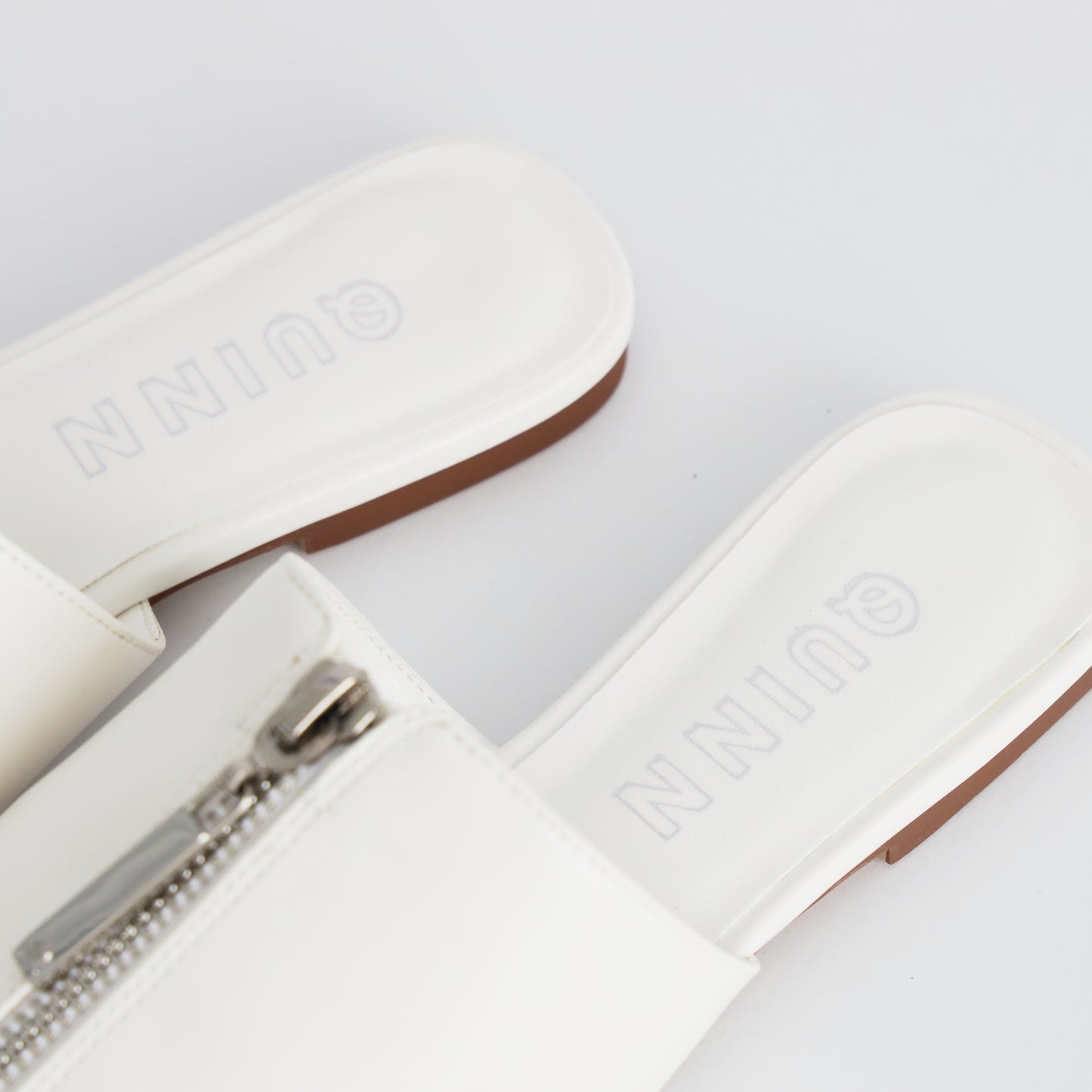 ＱUINN　mule　sandal