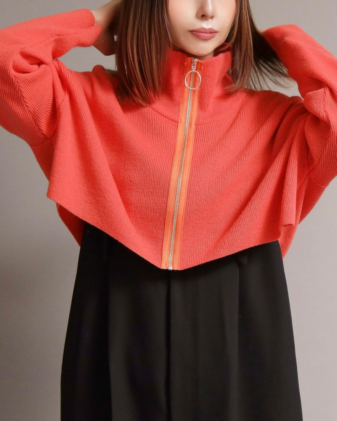 ジップアップショート丈ニット