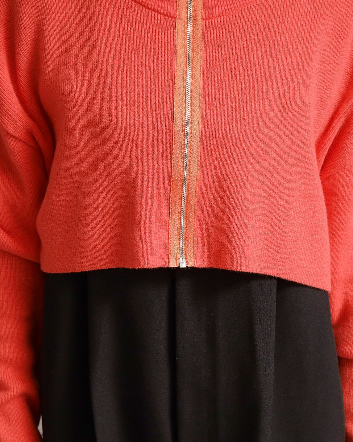 ジップアップショート丈ニット