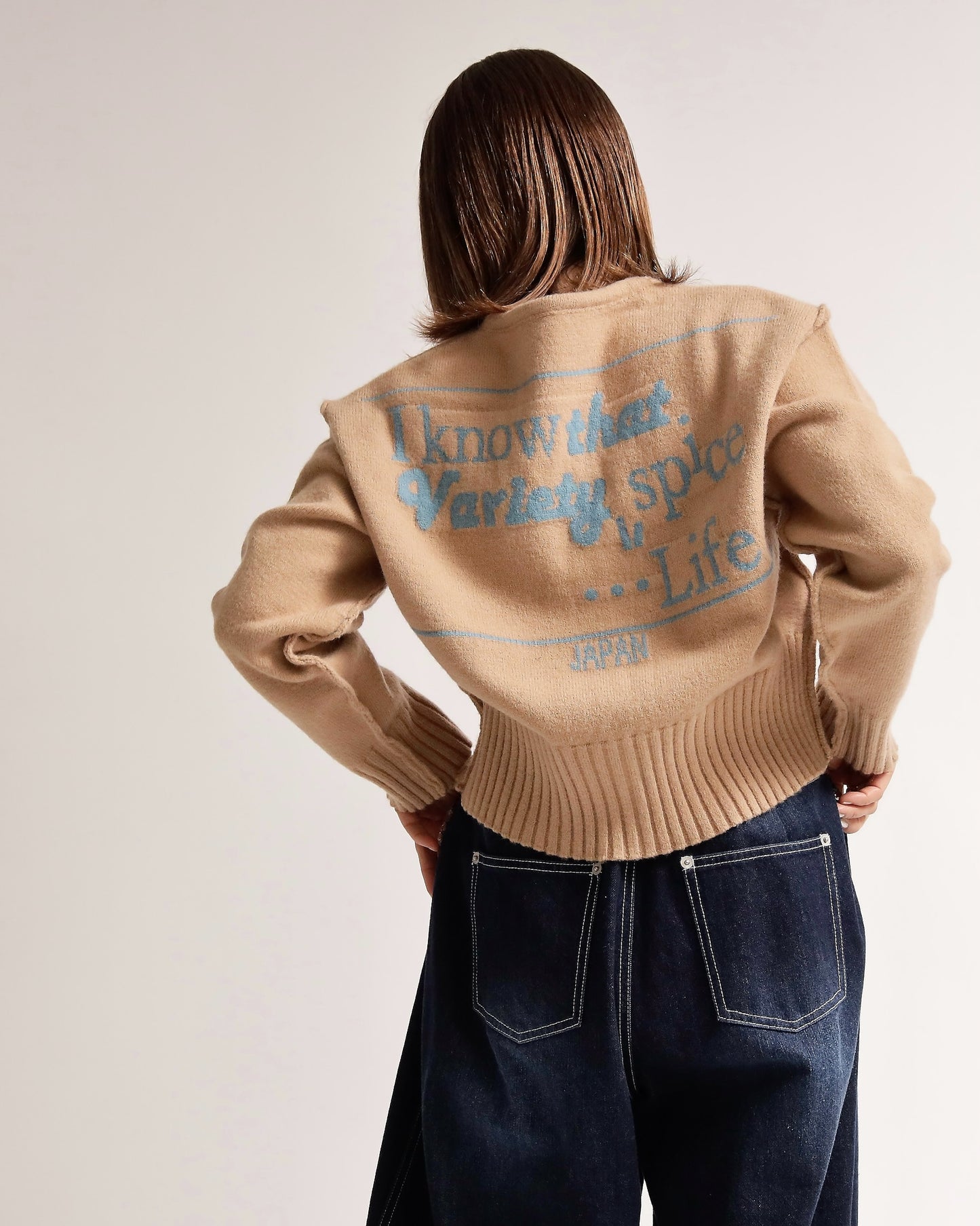 バックロゴショートカーディガン