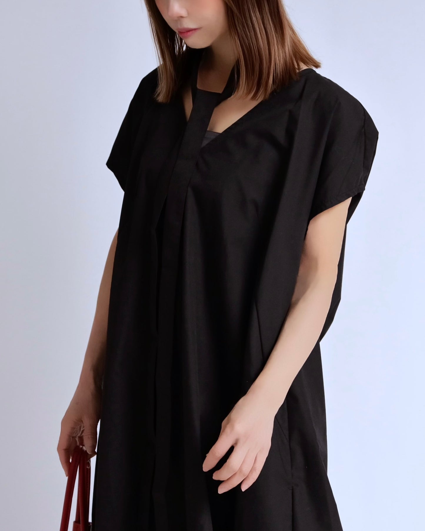 Vネックベルトワンピース