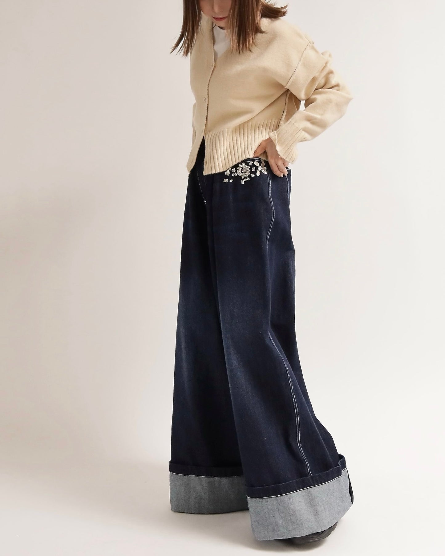 バックロゴショートカーディガン