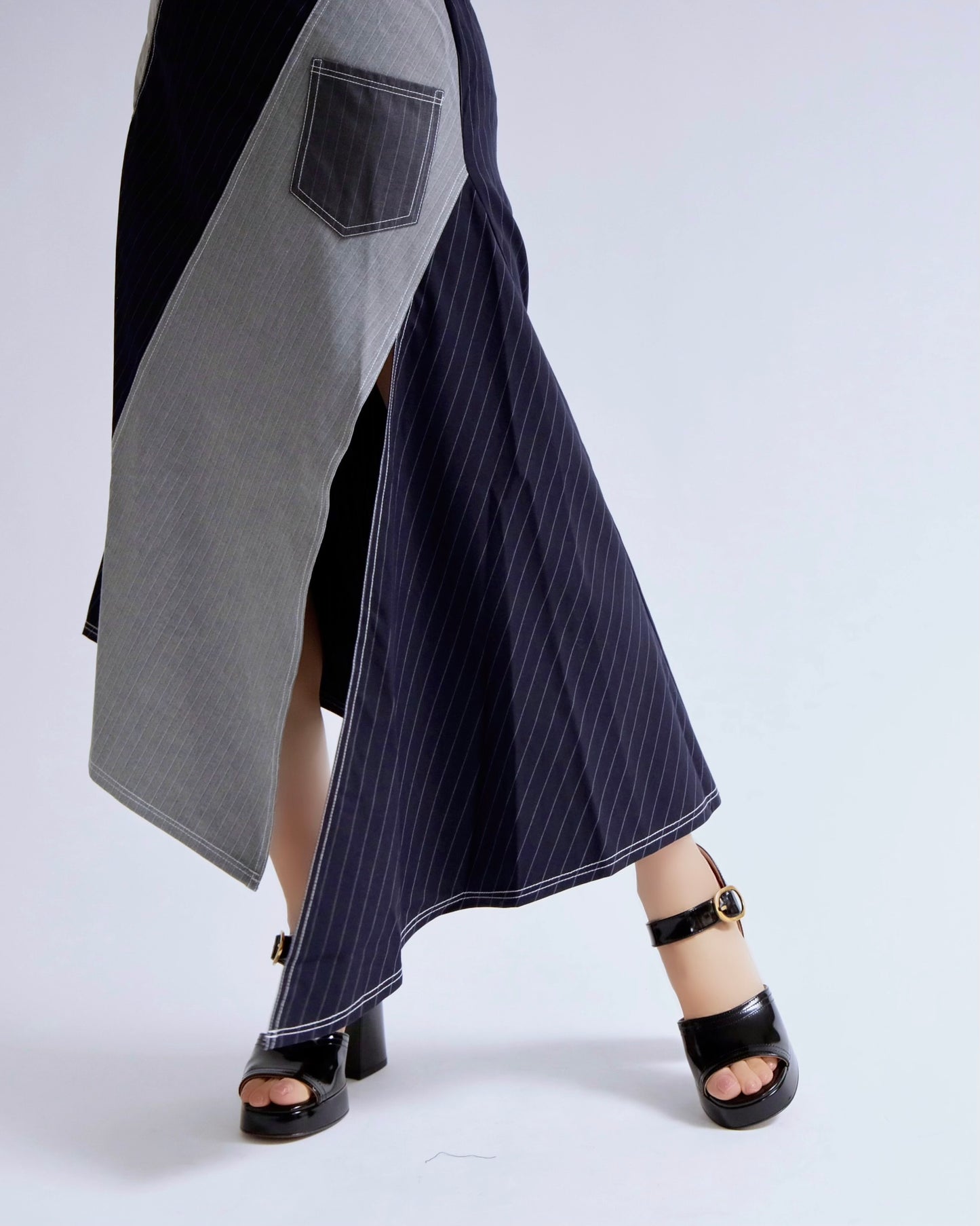 アシンメトリー・パネルストラップドレス