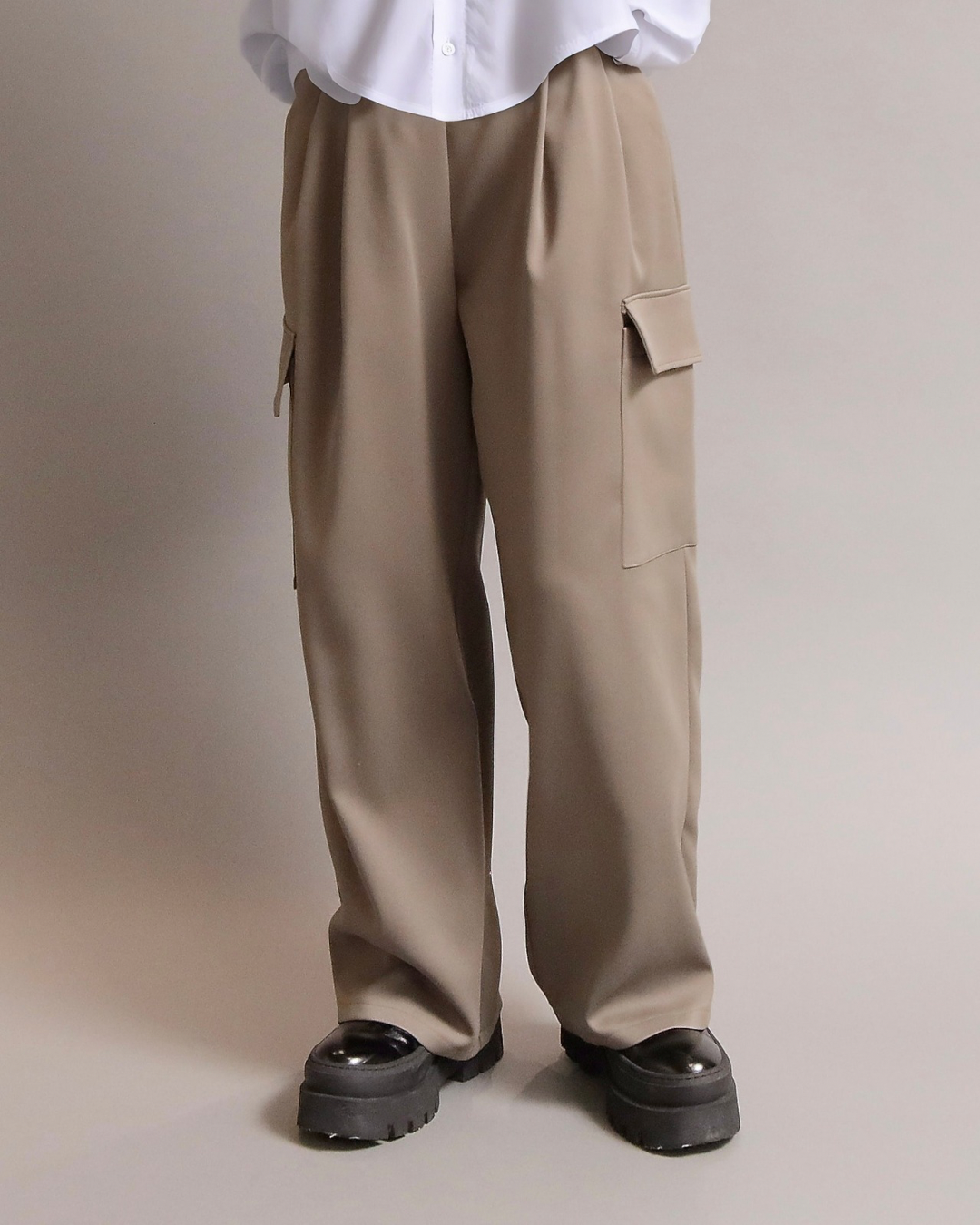 タックワイド・ユーティリティカーゴパンツ