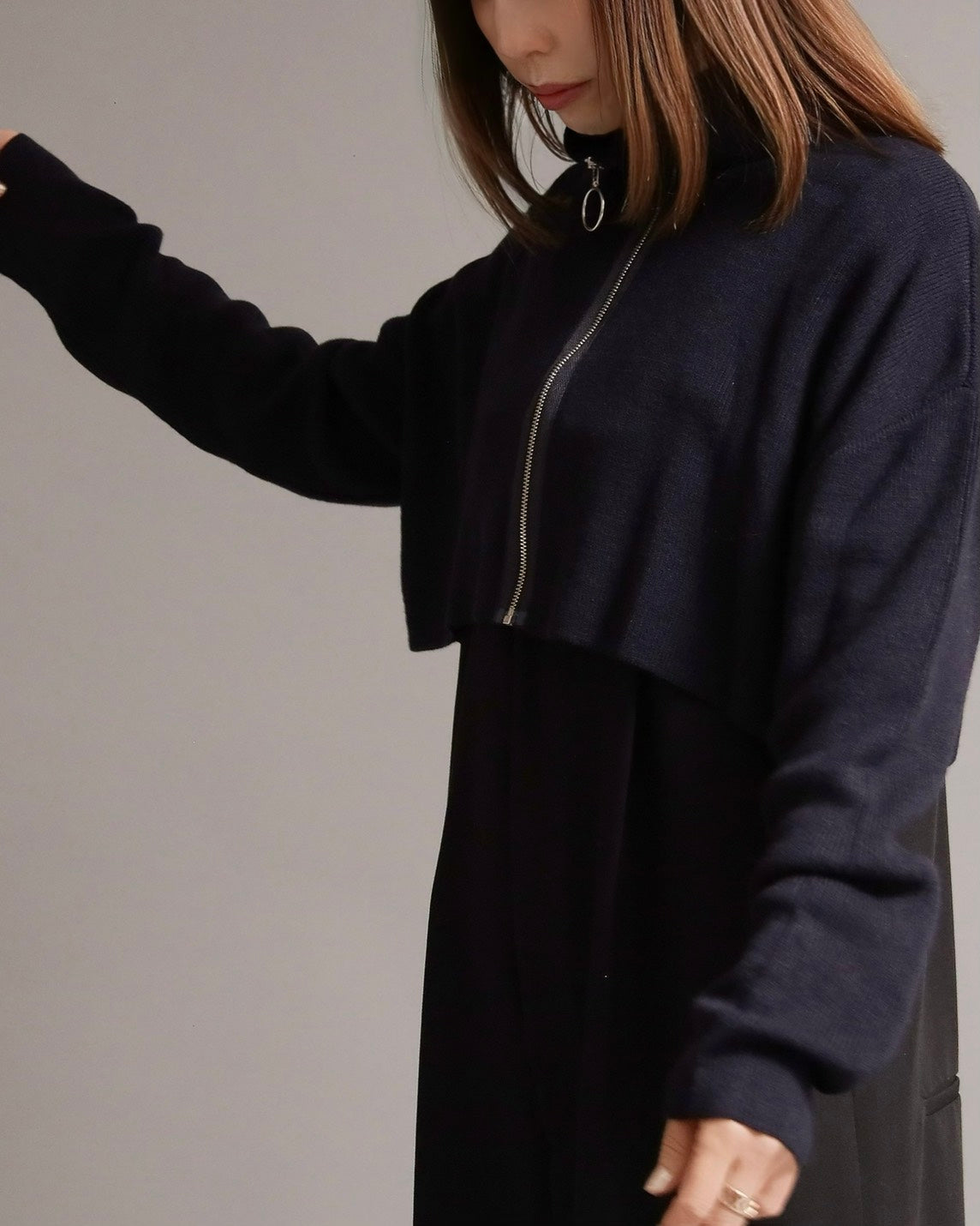 ジップアップショート丈ニット