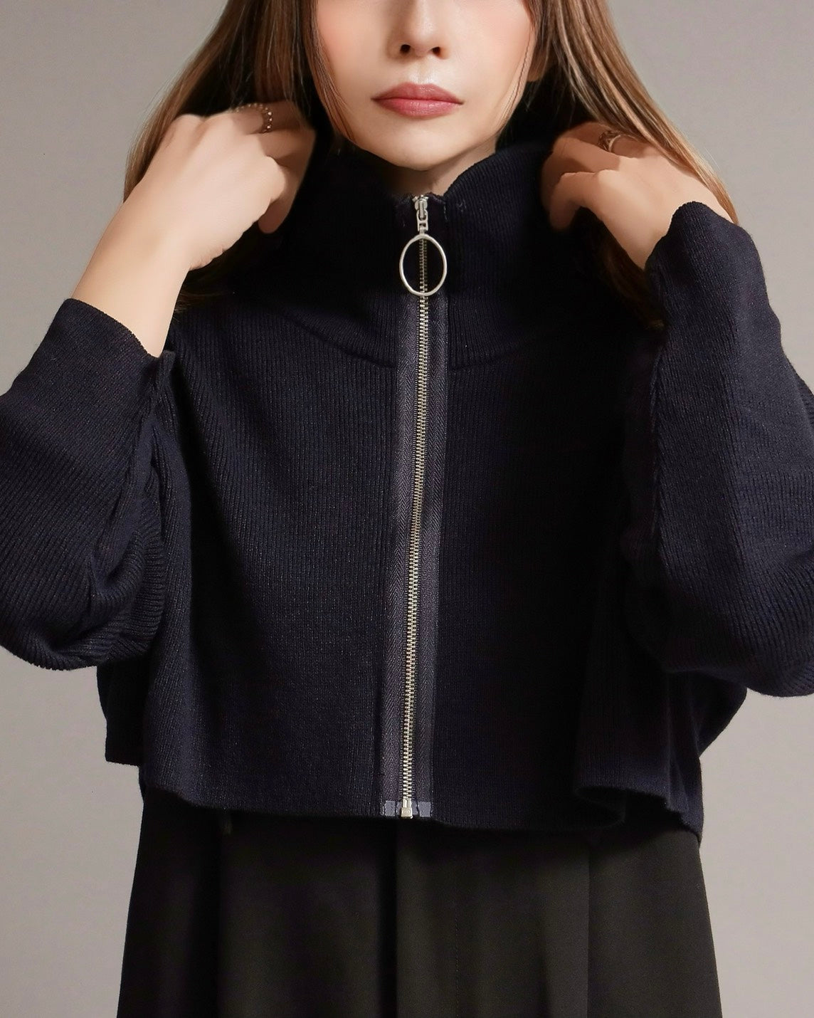 ジップアップショート丈ニット