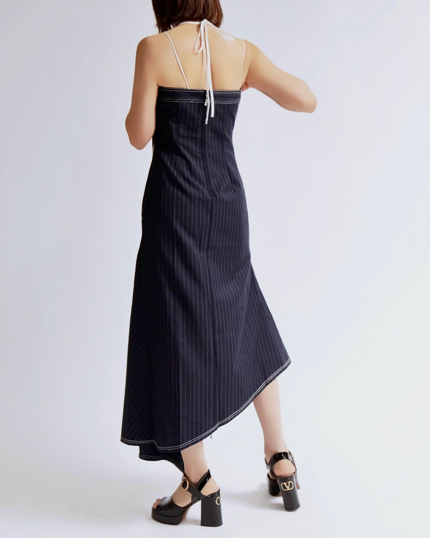 アシンメトリー・パネルストラップドレス