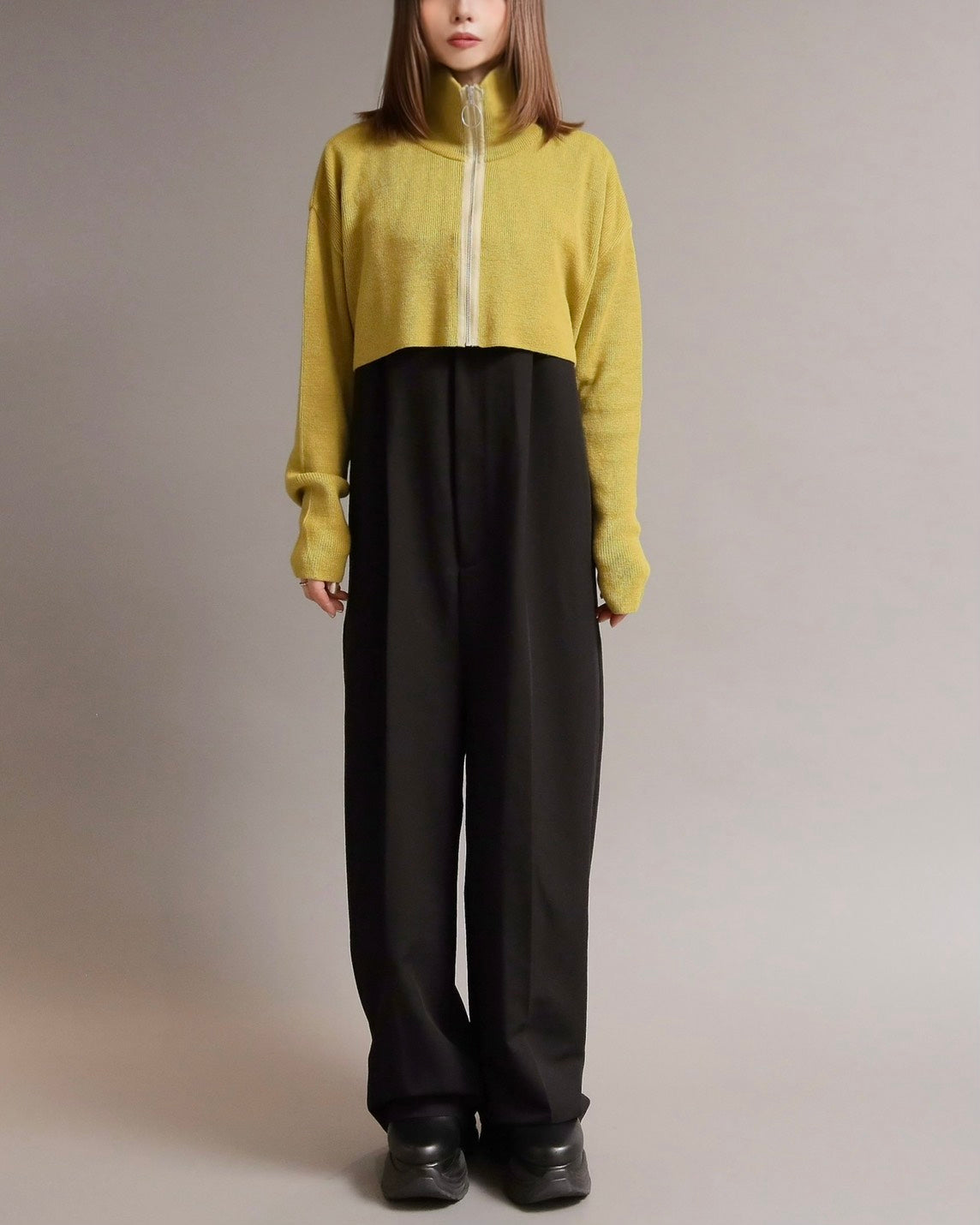 ジップアップショート丈ニット