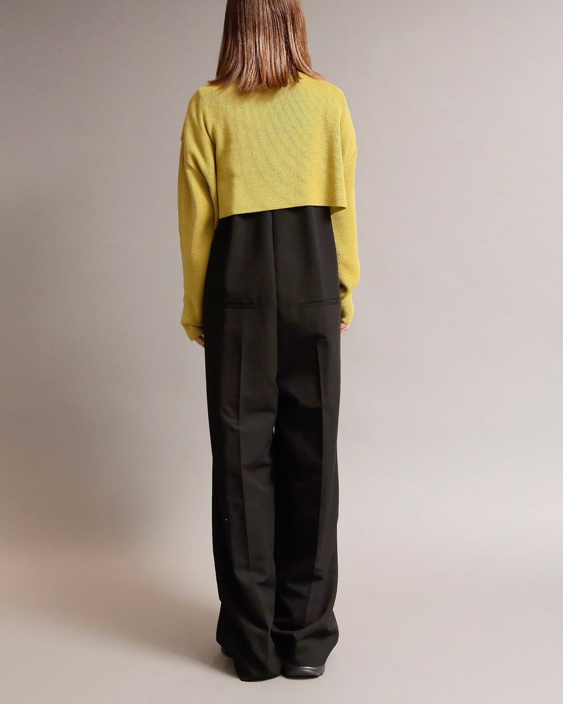 ジップアップショート丈ニット