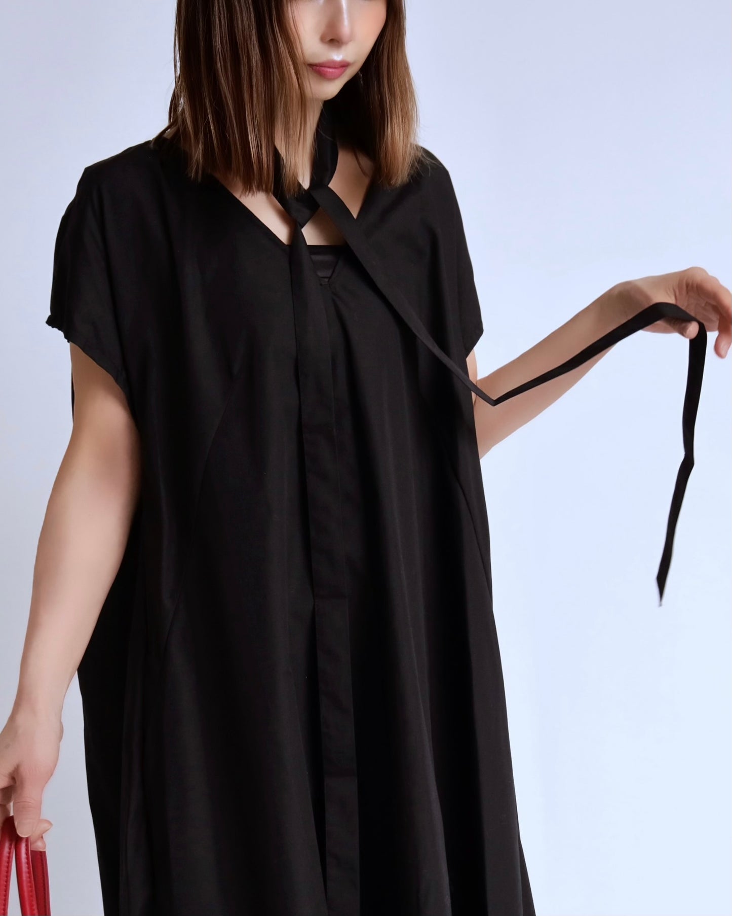 Vネックベルトワンピース