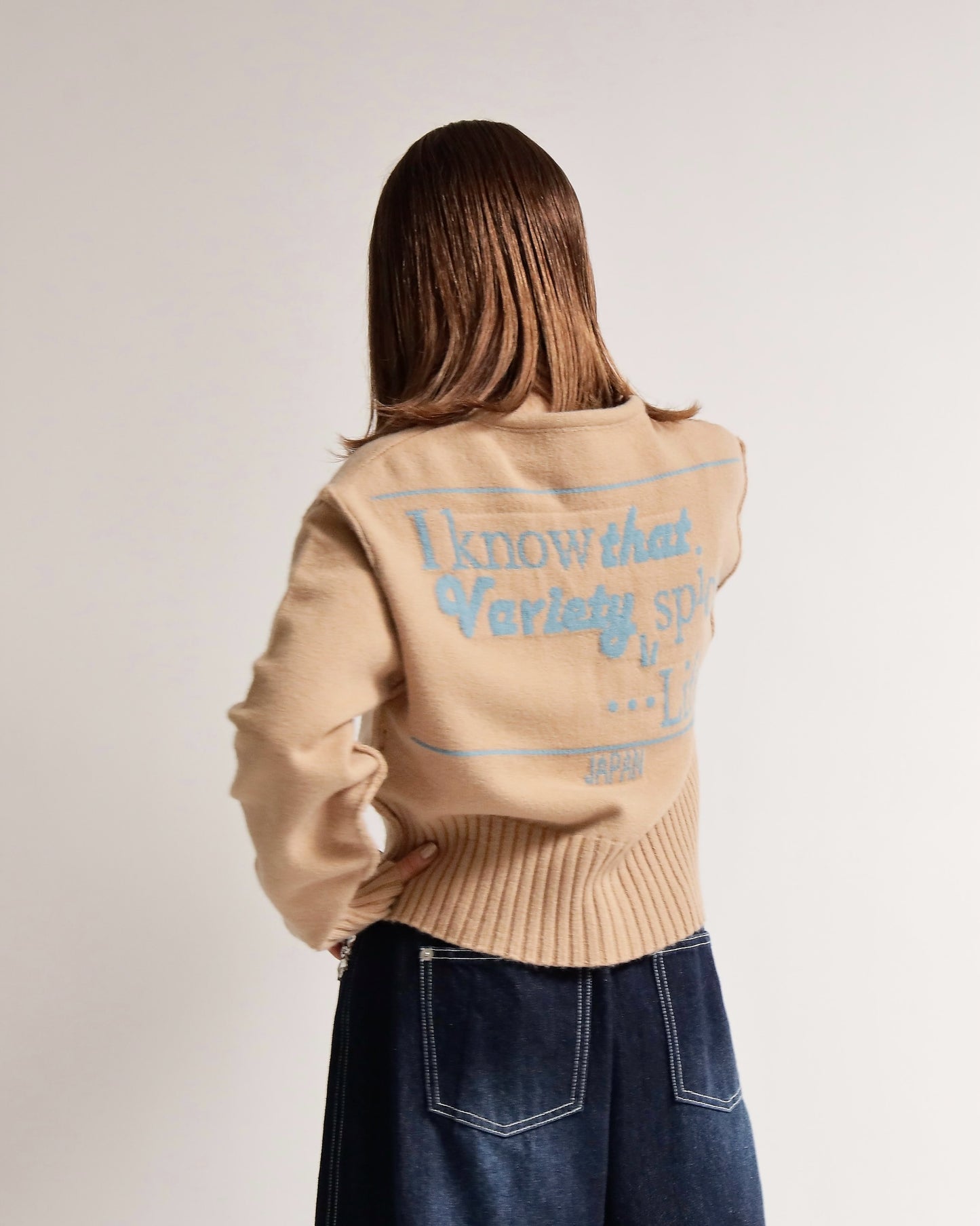 バックロゴショートカーディガン