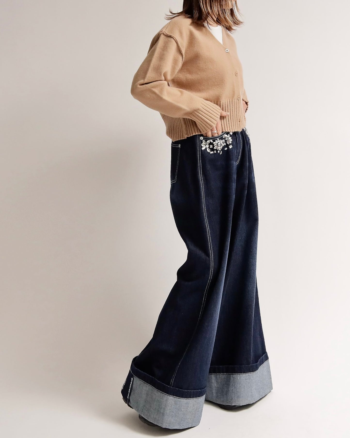 バックロゴショートカーディガン