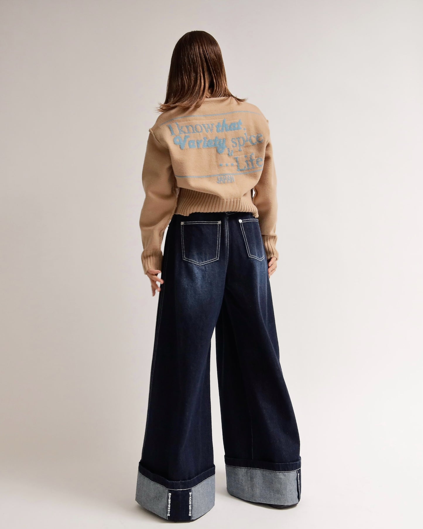 バックロゴショートカーディガン