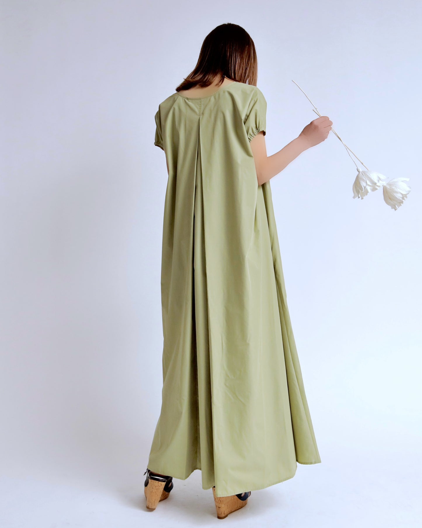 Vネックベルトワンピース