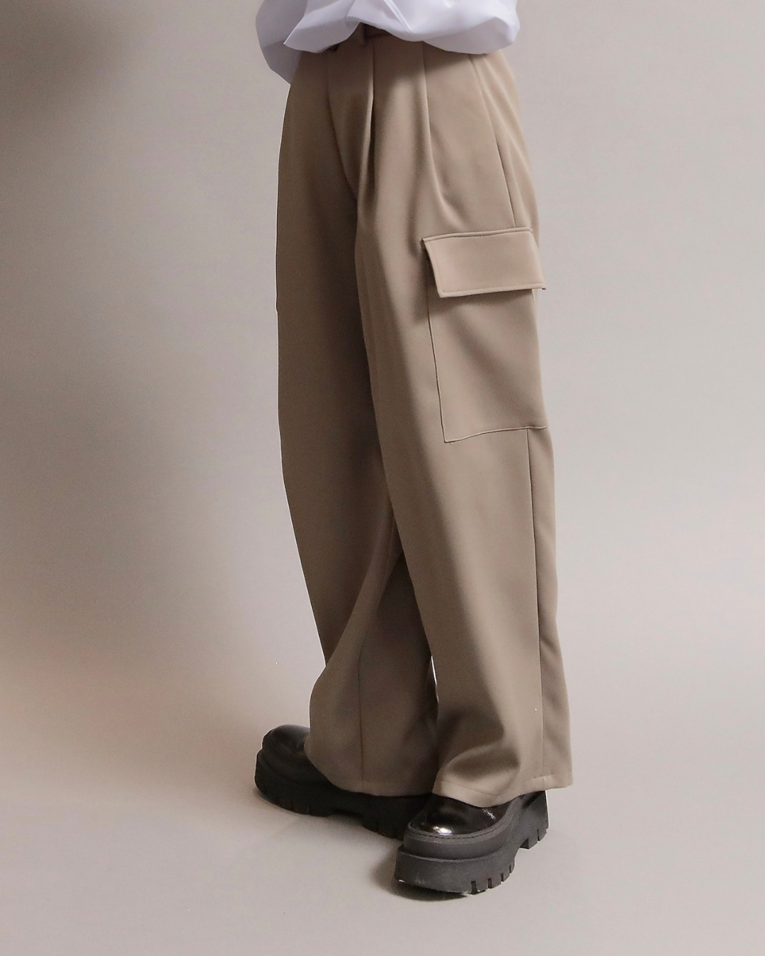 タックワイド・ユーティリティカーゴパンツ