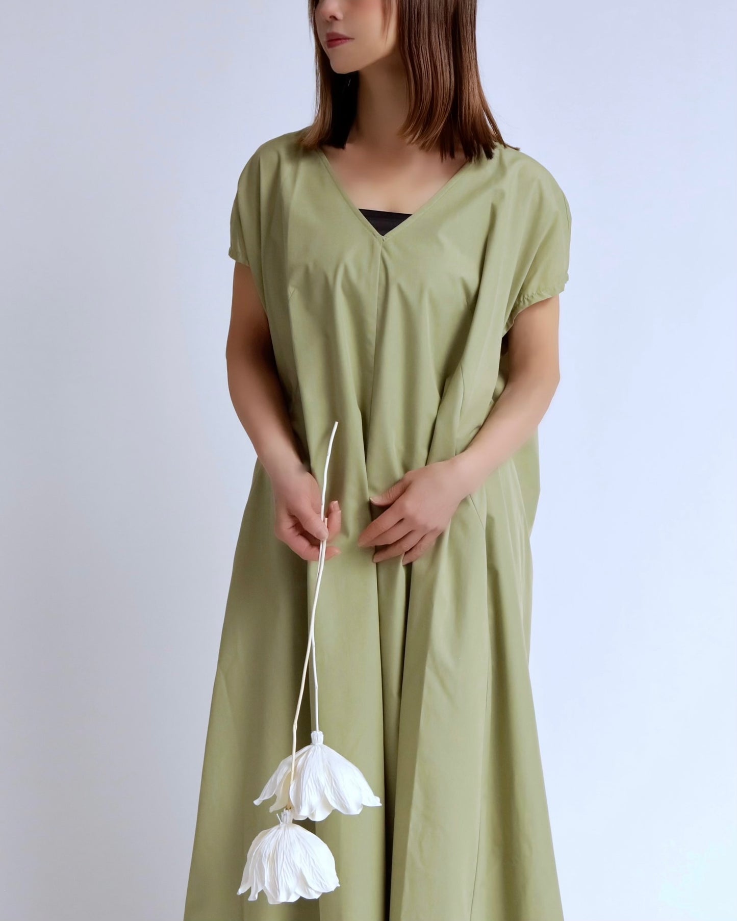 Vネックベルトワンピース