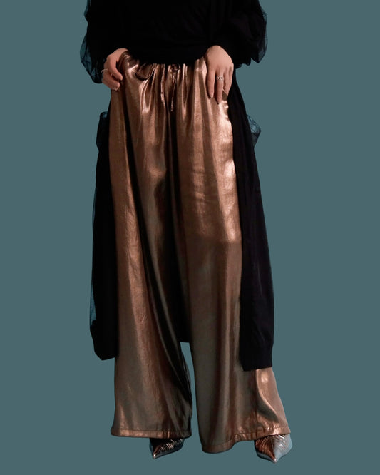 メタリックパンツ