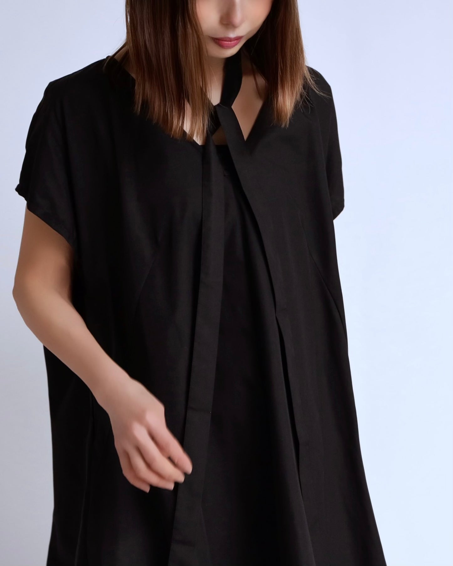 Vネックベルトワンピース