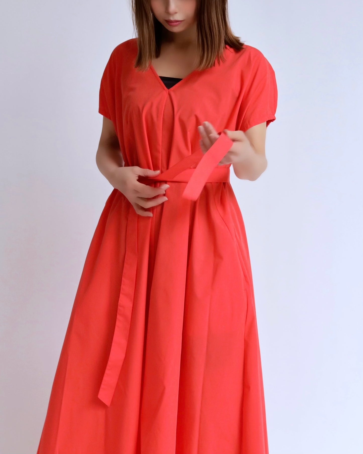 Vネックベルトワンピース