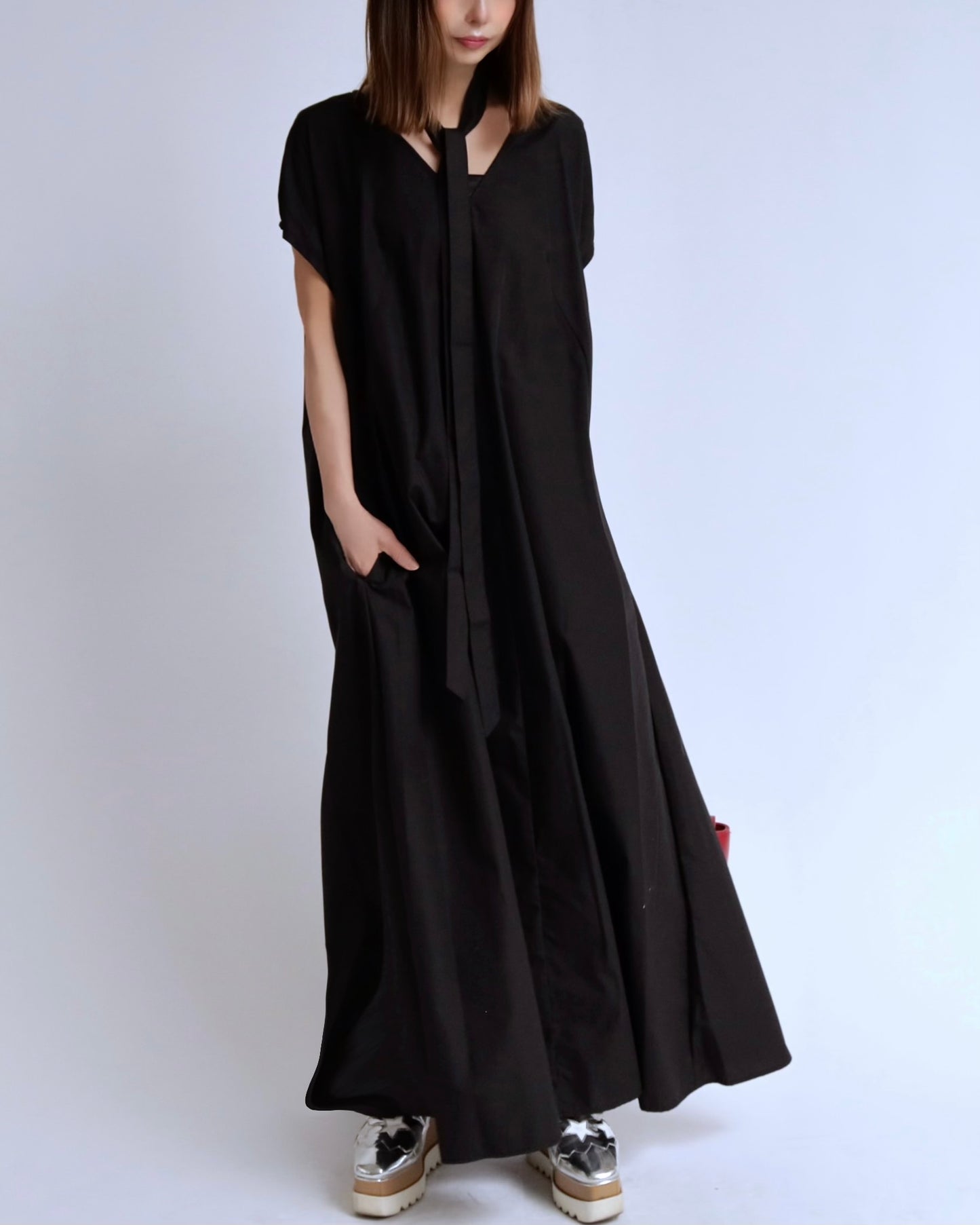 Vネックベルトワンピース