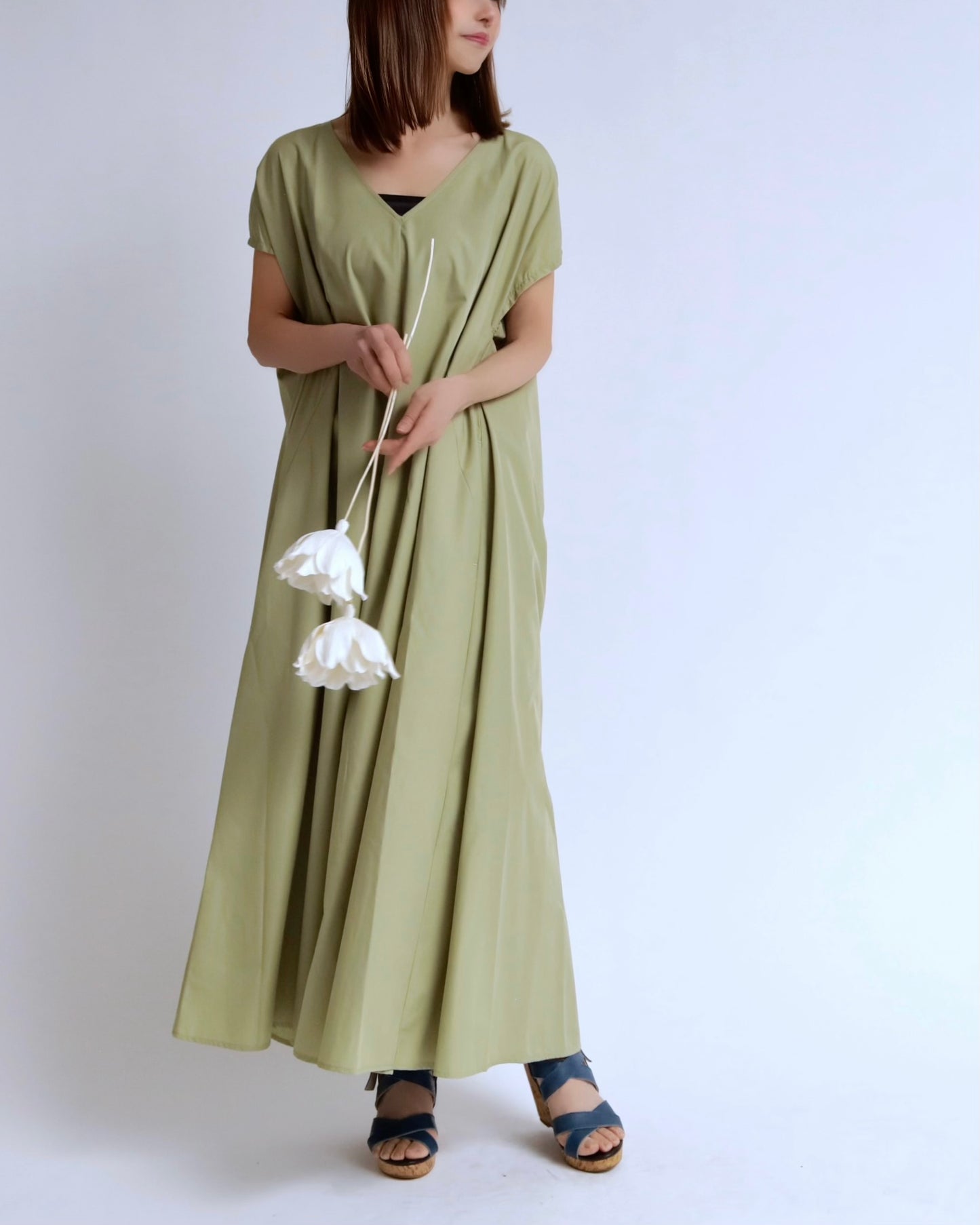 Vネックベルトワンピース