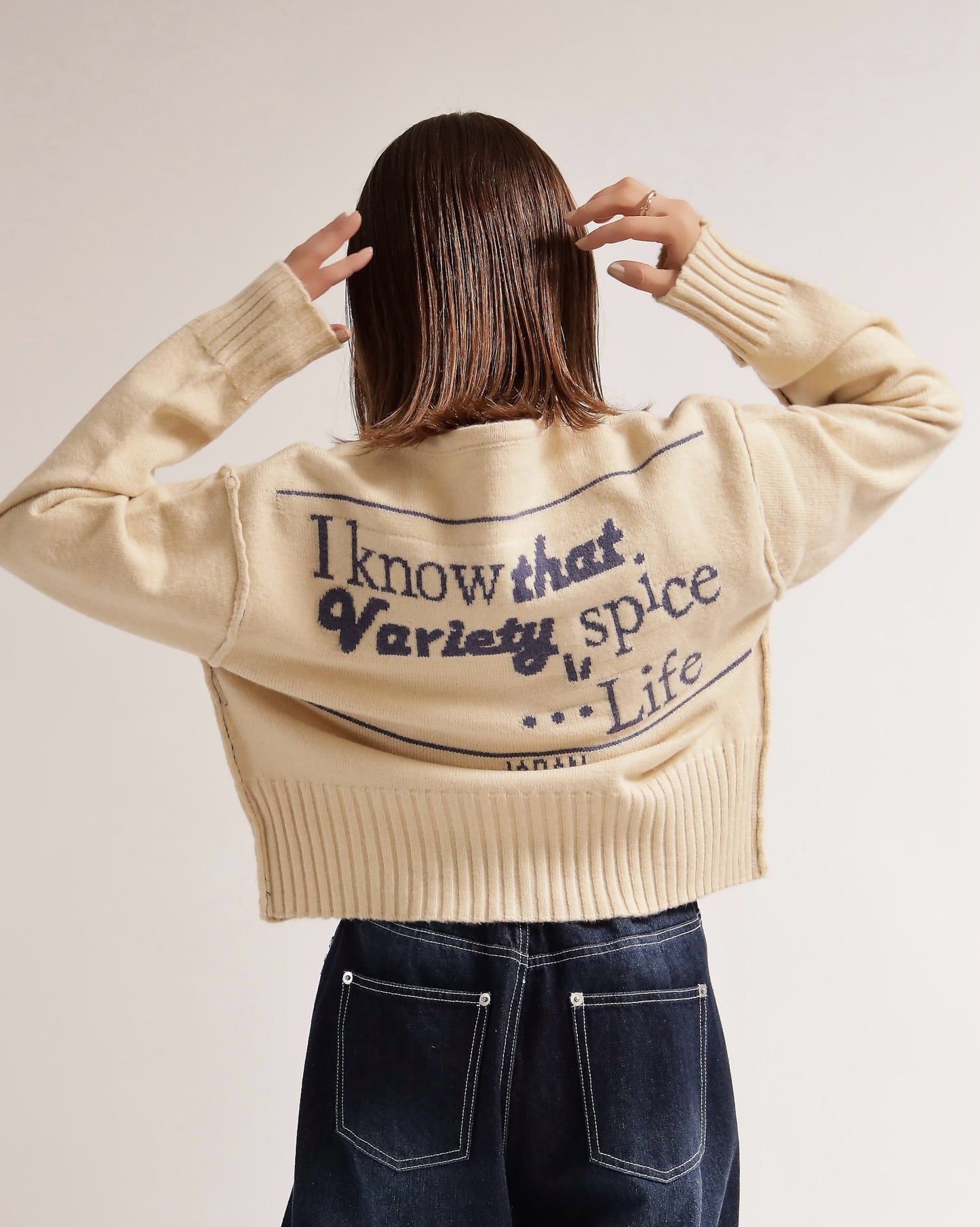 バックロゴショートカーディガン