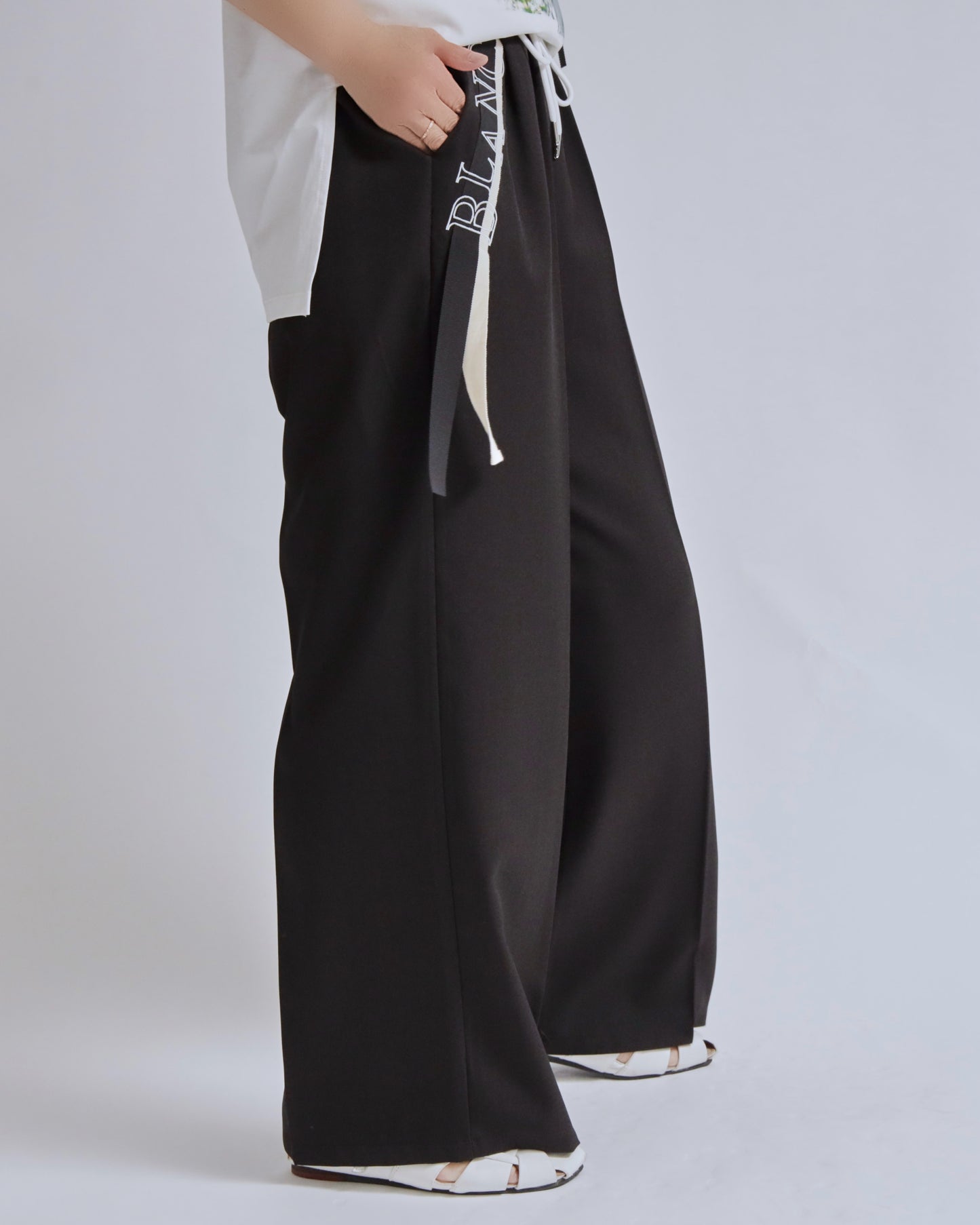 ドレープワイドパンツ