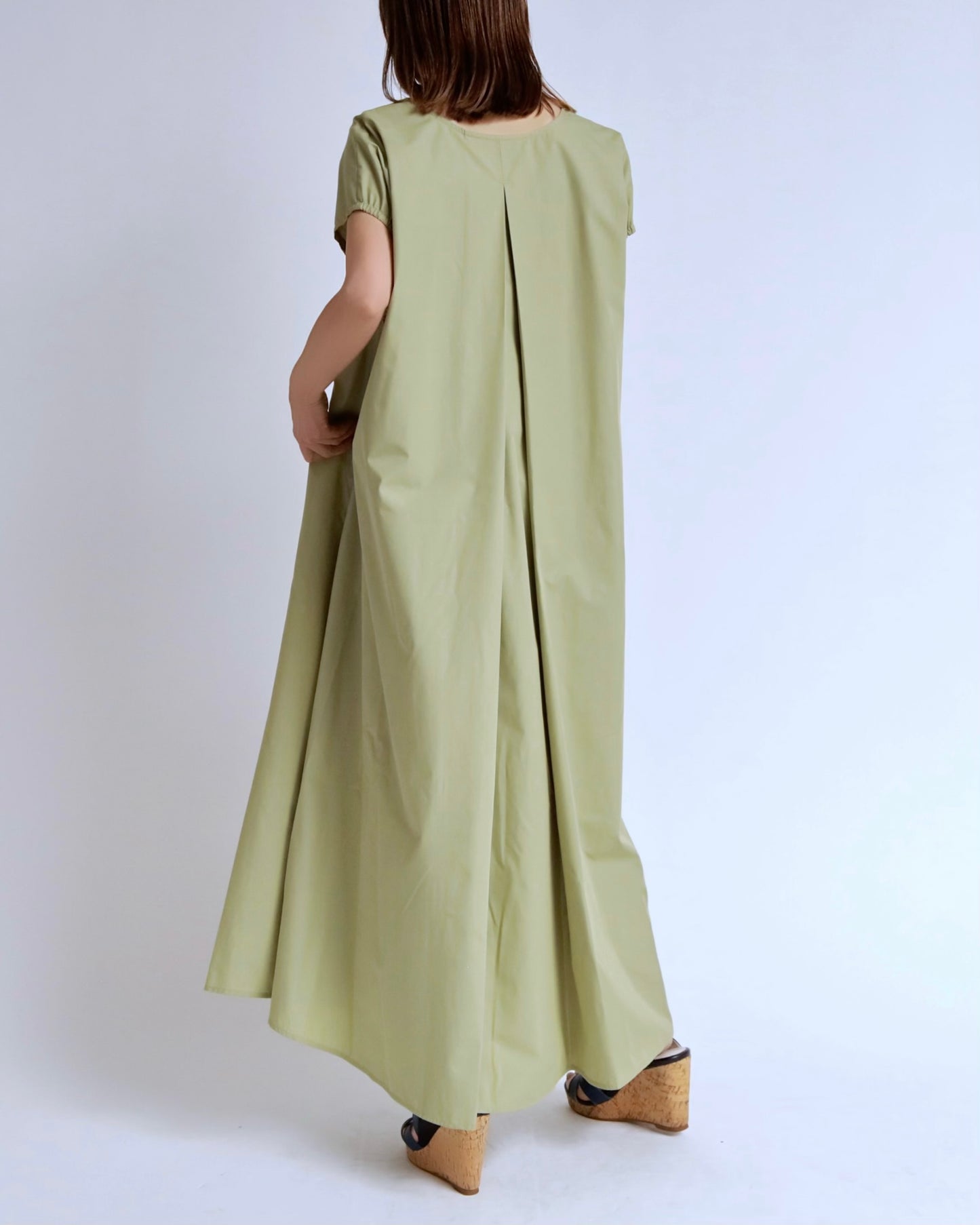 Vネックベルトワンピース