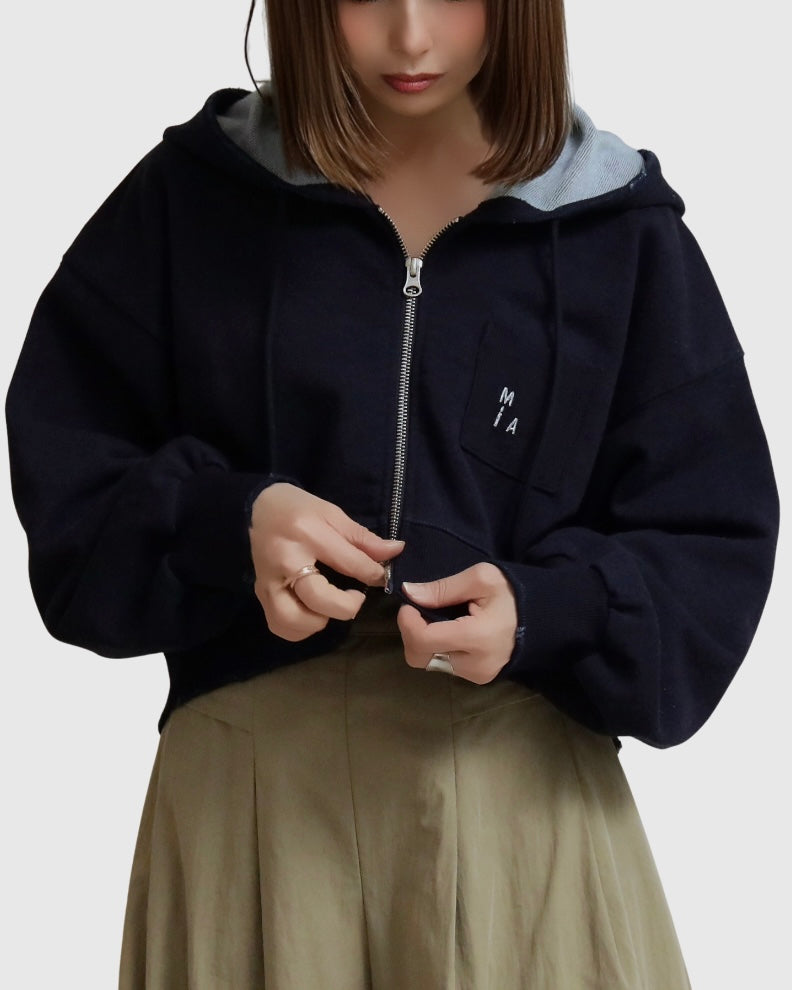 バックオープンデザインフーディ
