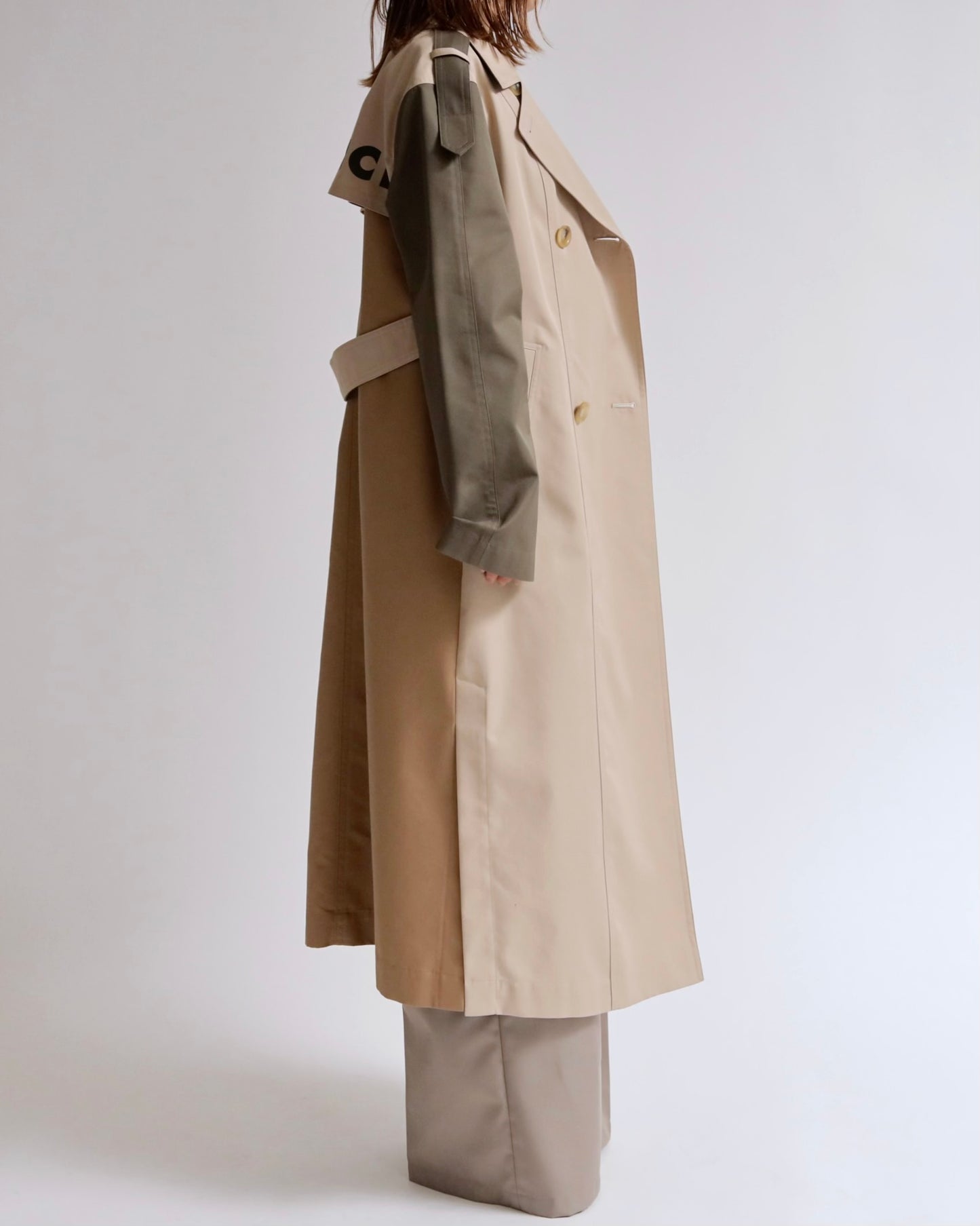 バックロゴレイヤード トレンチコート