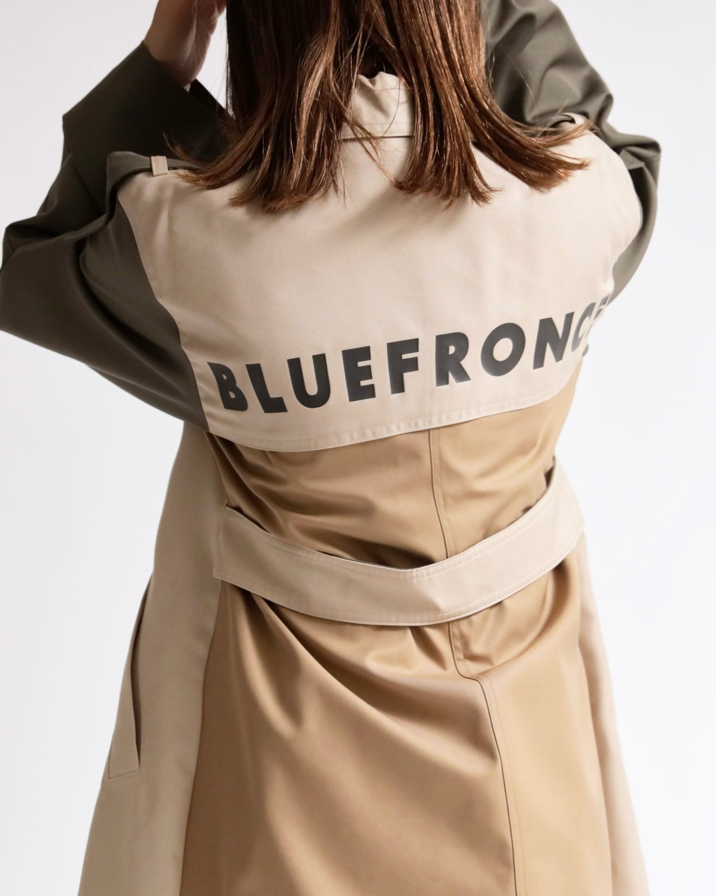 バックロゴレイヤード トレンチコート