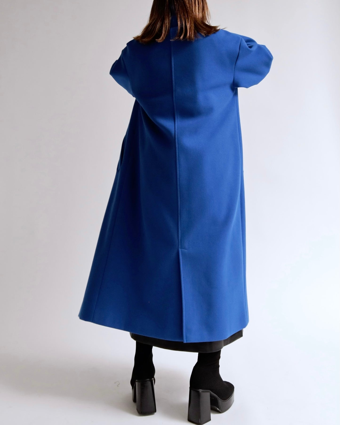 ディープブルー・ロングコート
