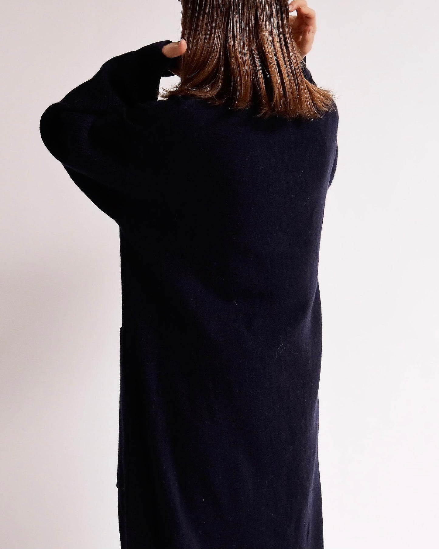 スタンドカラー・ロングニットワンピース