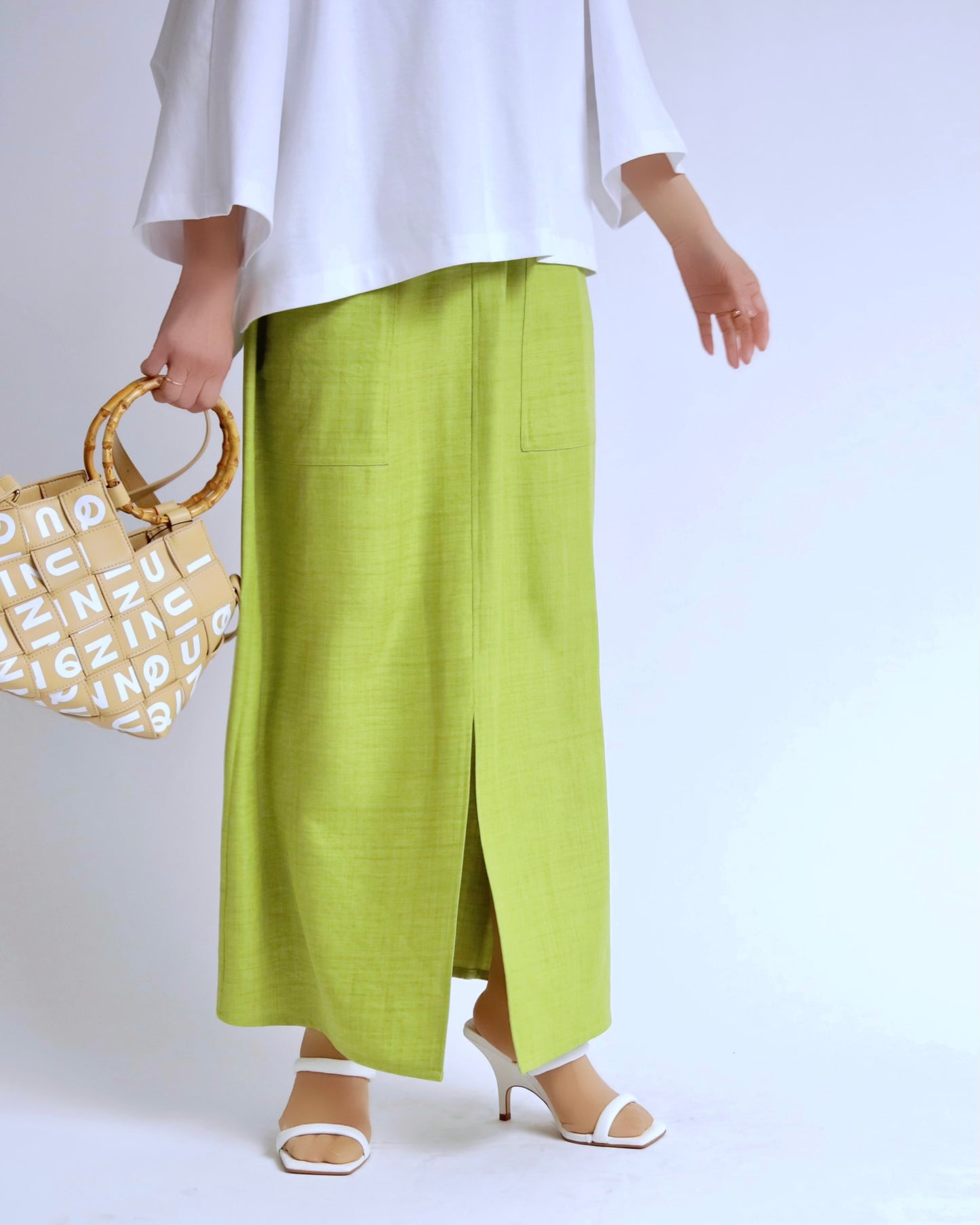 センタースリットストレートスカート