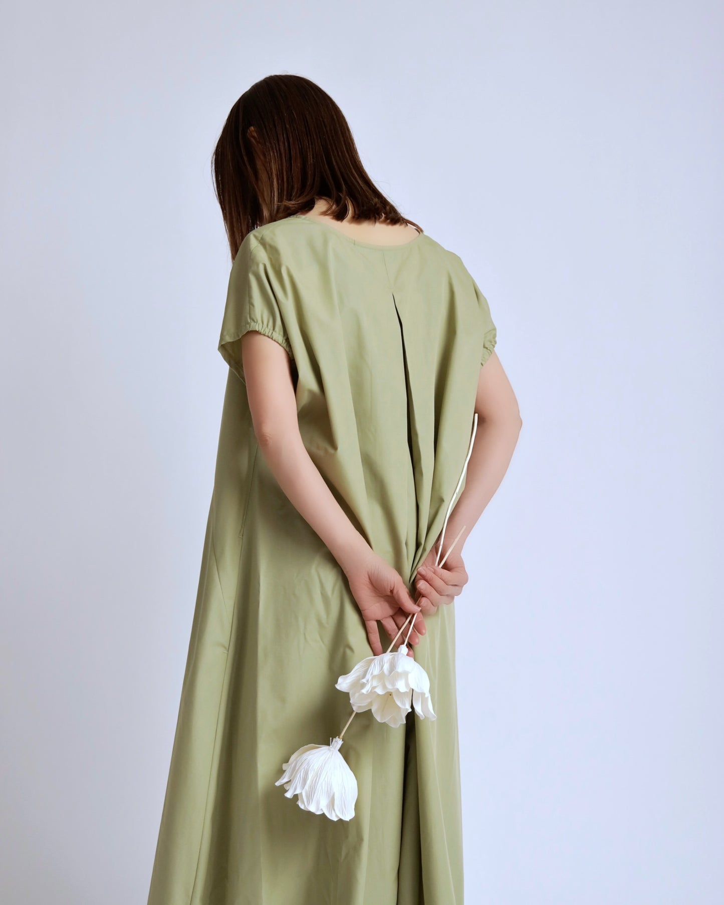 Vネックベルトワンピース