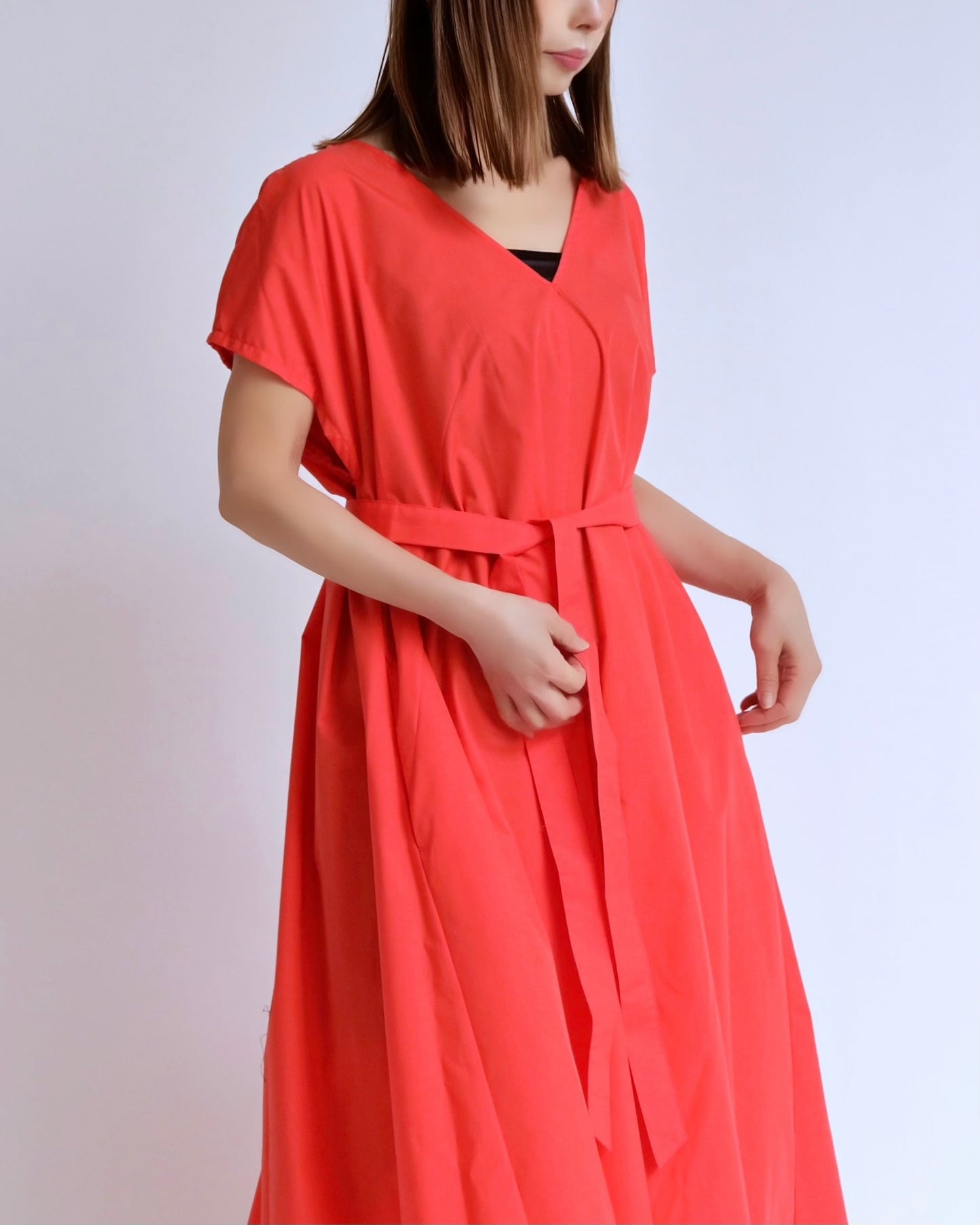 Vネックベルトワンピース