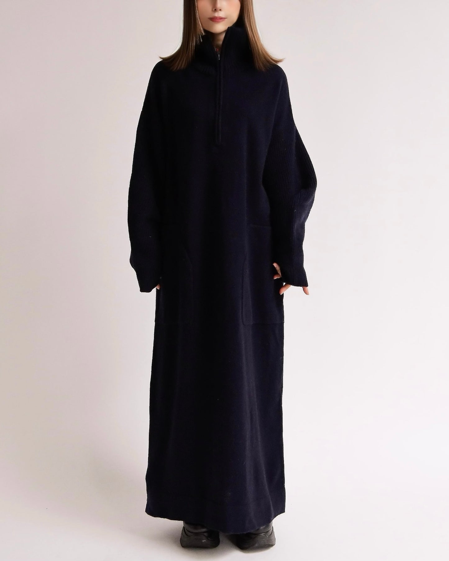 スタンドカラー・ロングニットワンピース