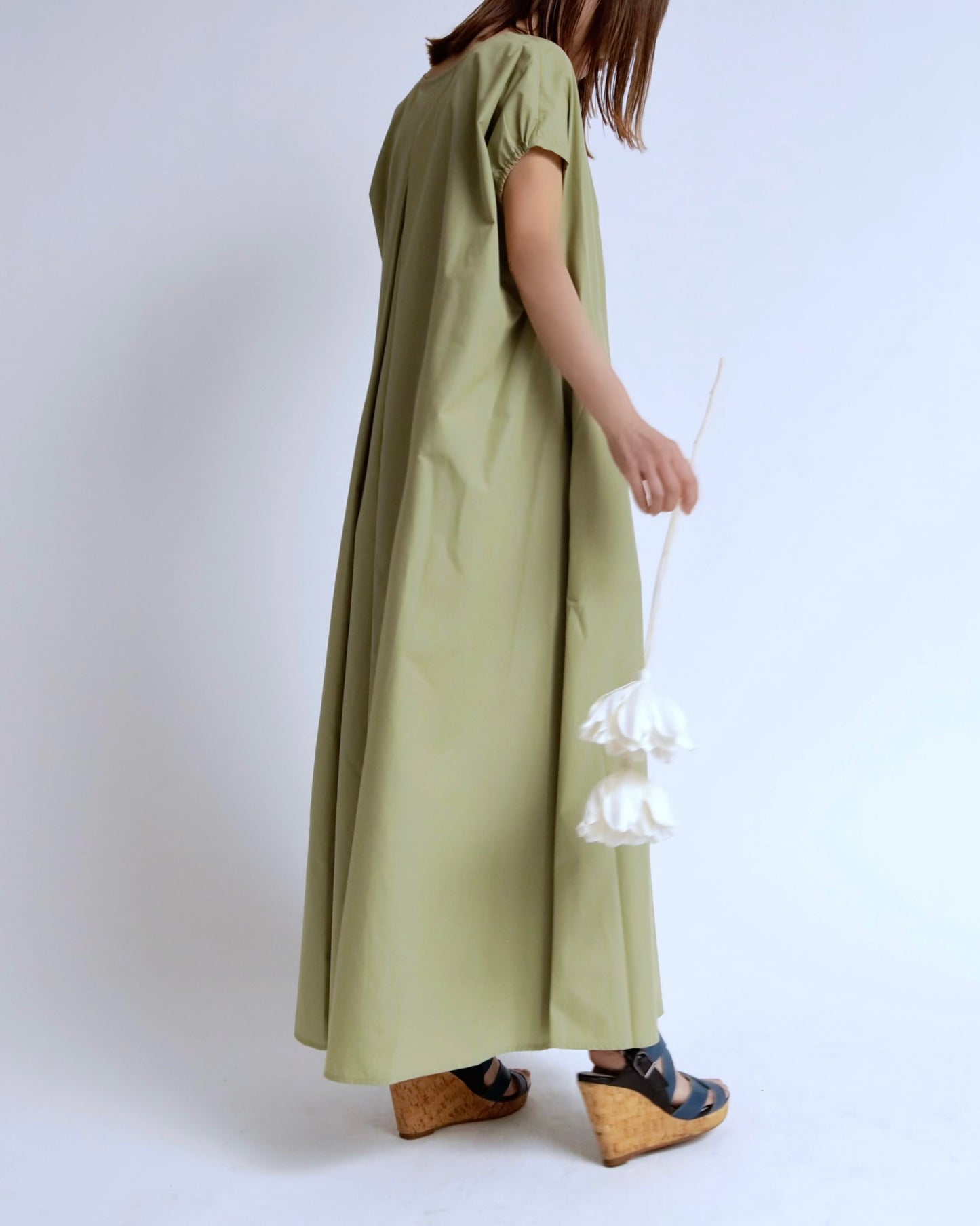 Vネックベルトワンピース