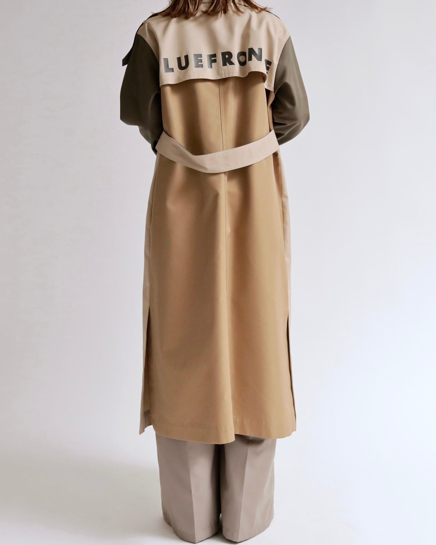 バックロゴレイヤード トレンチコート