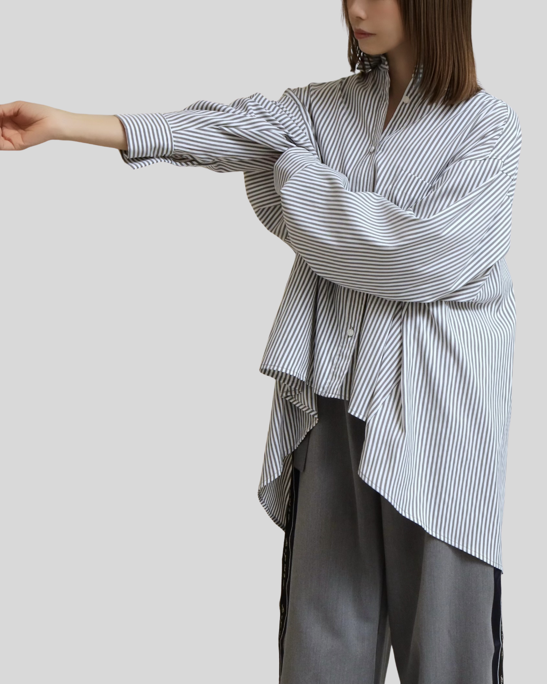 バックドレープストライプオーバーシャツ
