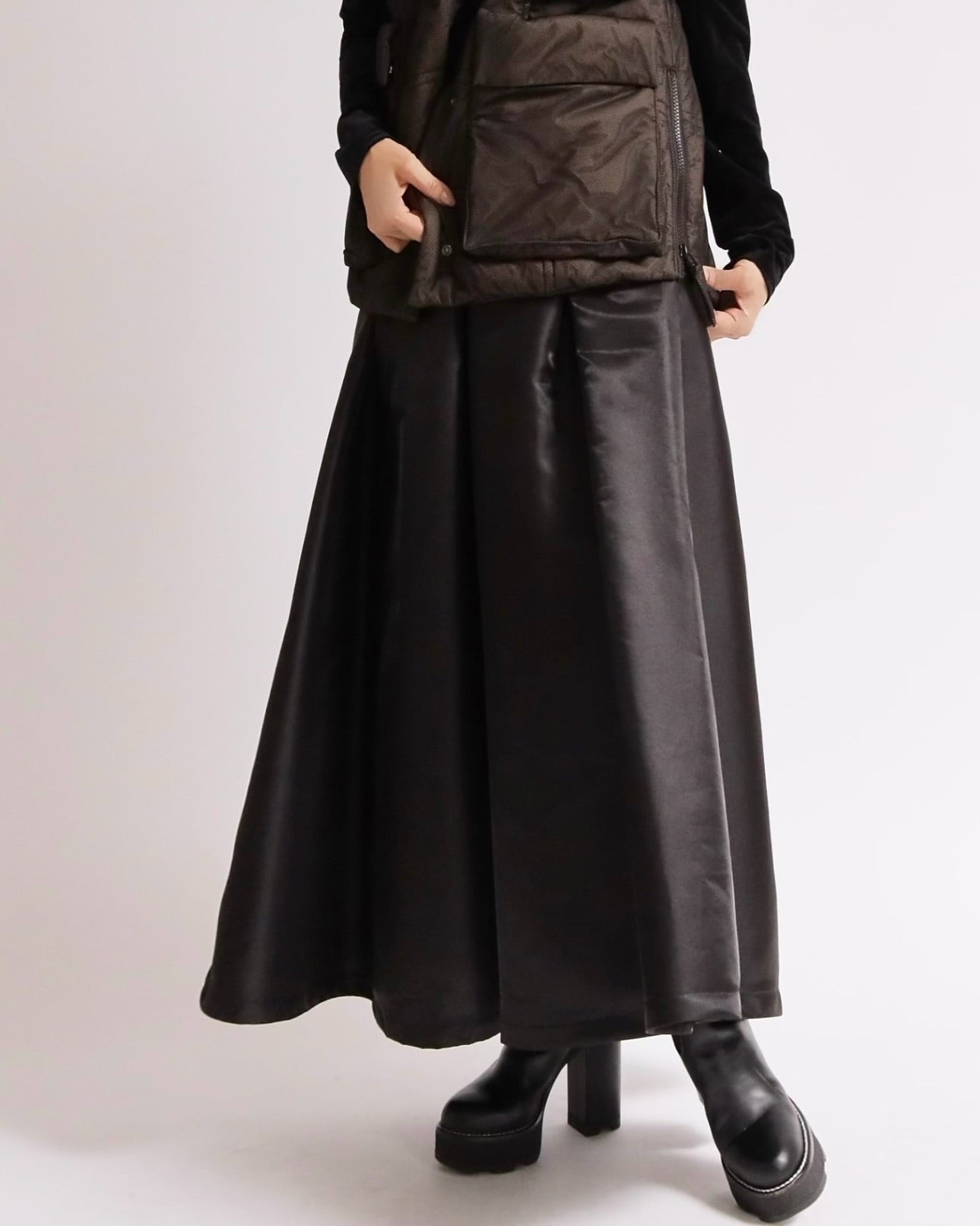 ヴィーガンレザー フレアロングスカート
