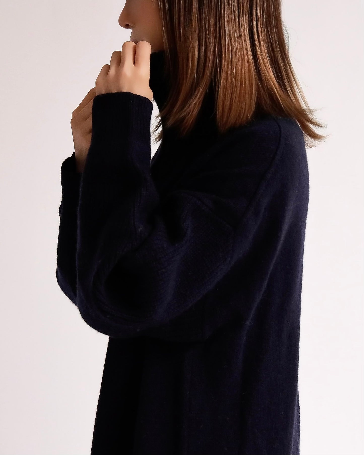 スタンドカラー・ロングニットワンピース